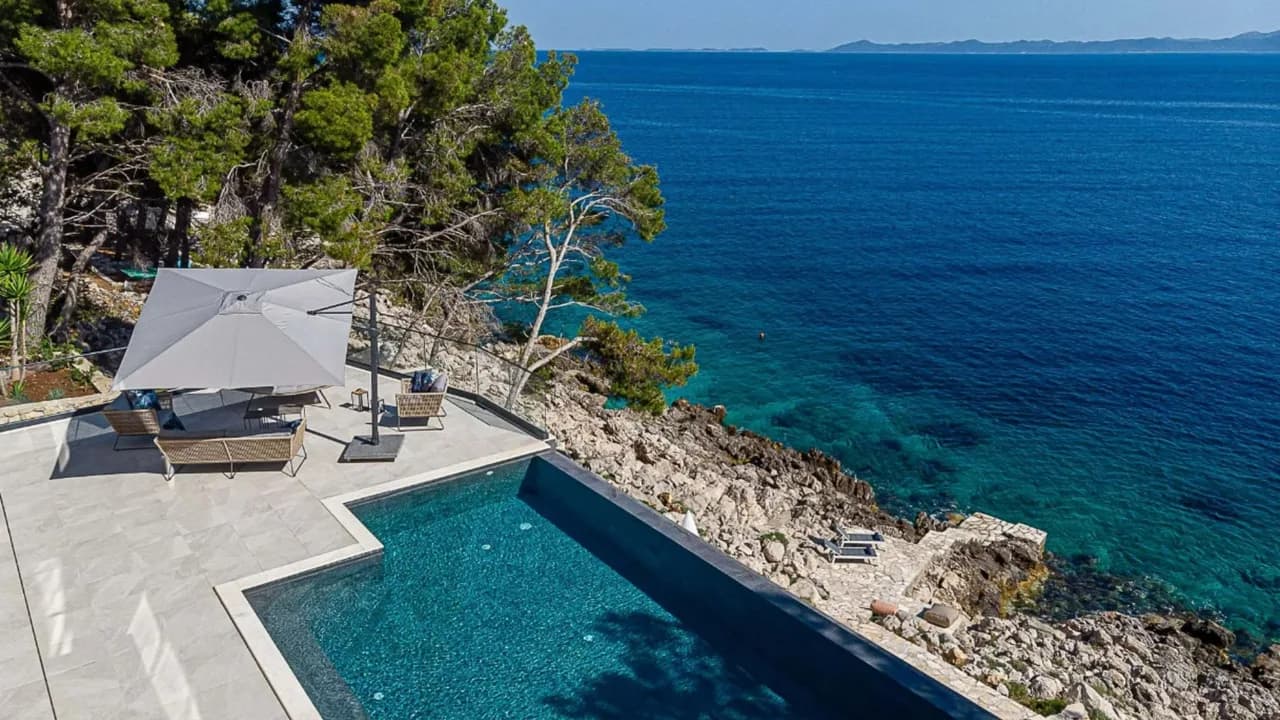 Sophisticated Design Meets Coastal Beauty photo 4