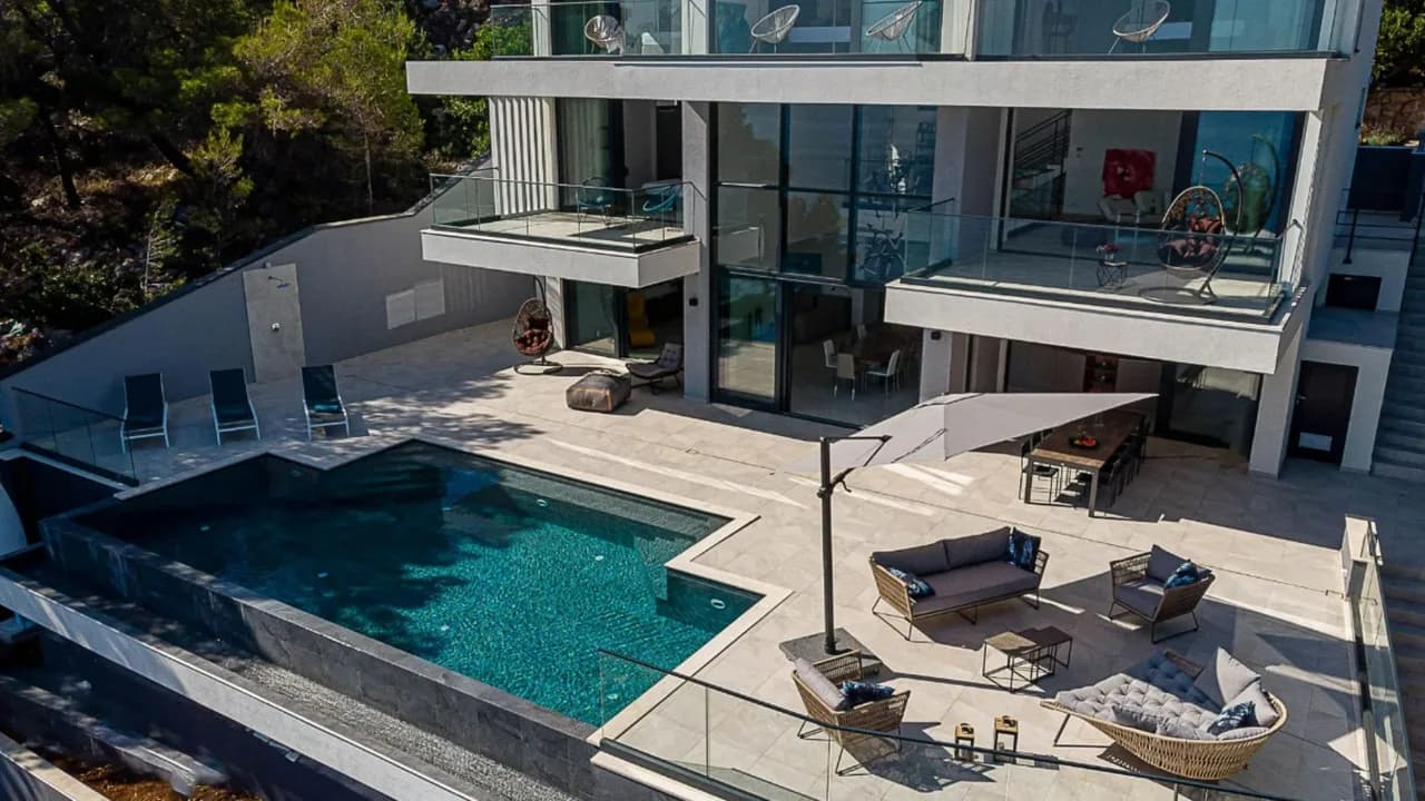 Sophisticated Design Meets Coastal Beauty photo 5