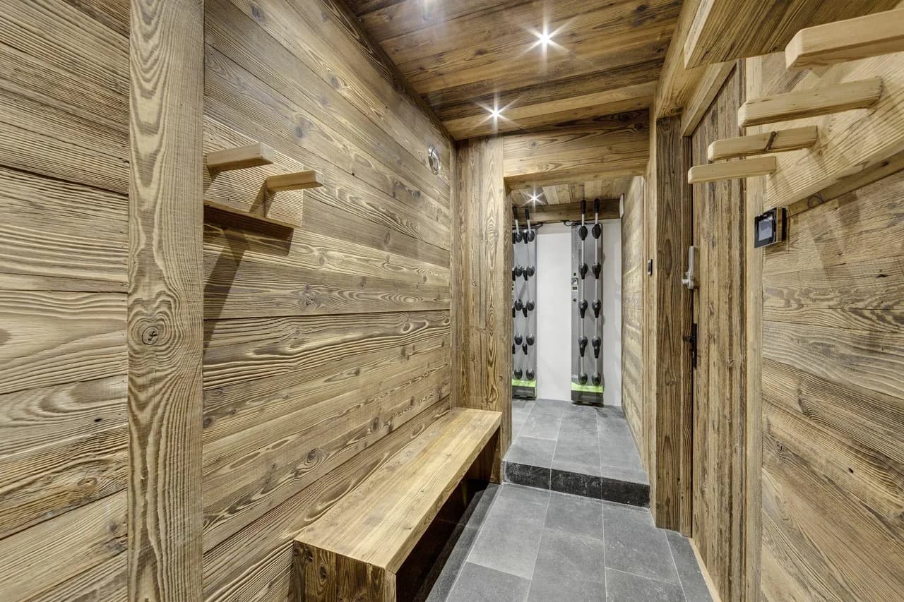 Charming Chalet With Solaise Mountain Views photo 3