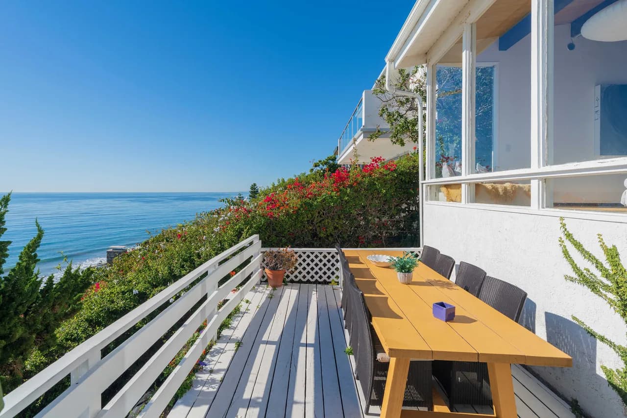 Beachfront Four Bedroom Bungalow in Malibu California photo 4