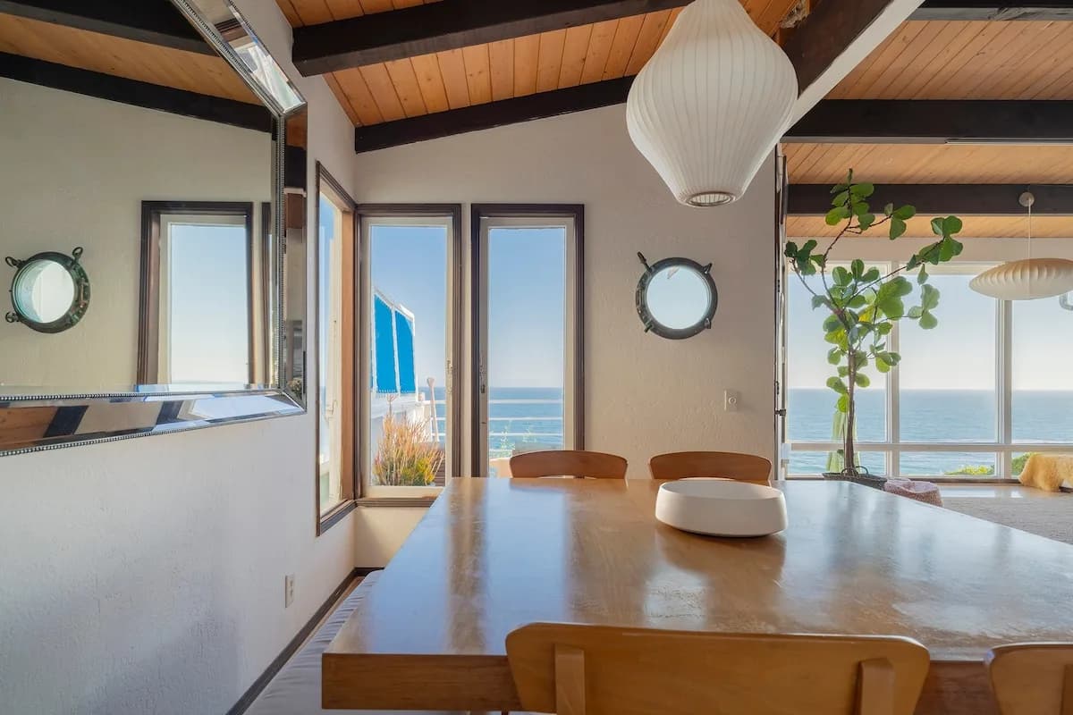 Beachfront Four Bedroom Bungalow in Malibu California photo 5