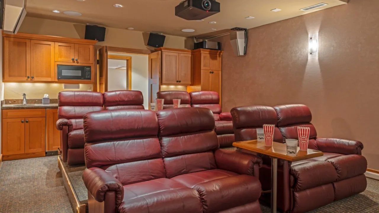 Elegant Mountain Home With Private Hot Tub photo 4