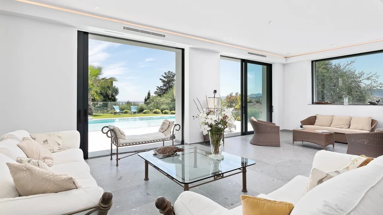 Prestige Property With High-end Design photo 2