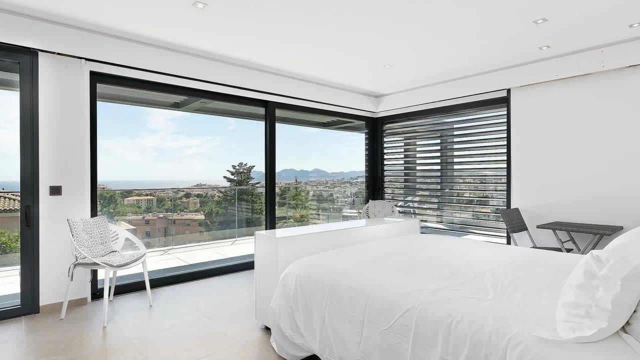 Prestige Property With High-end Design photo 3