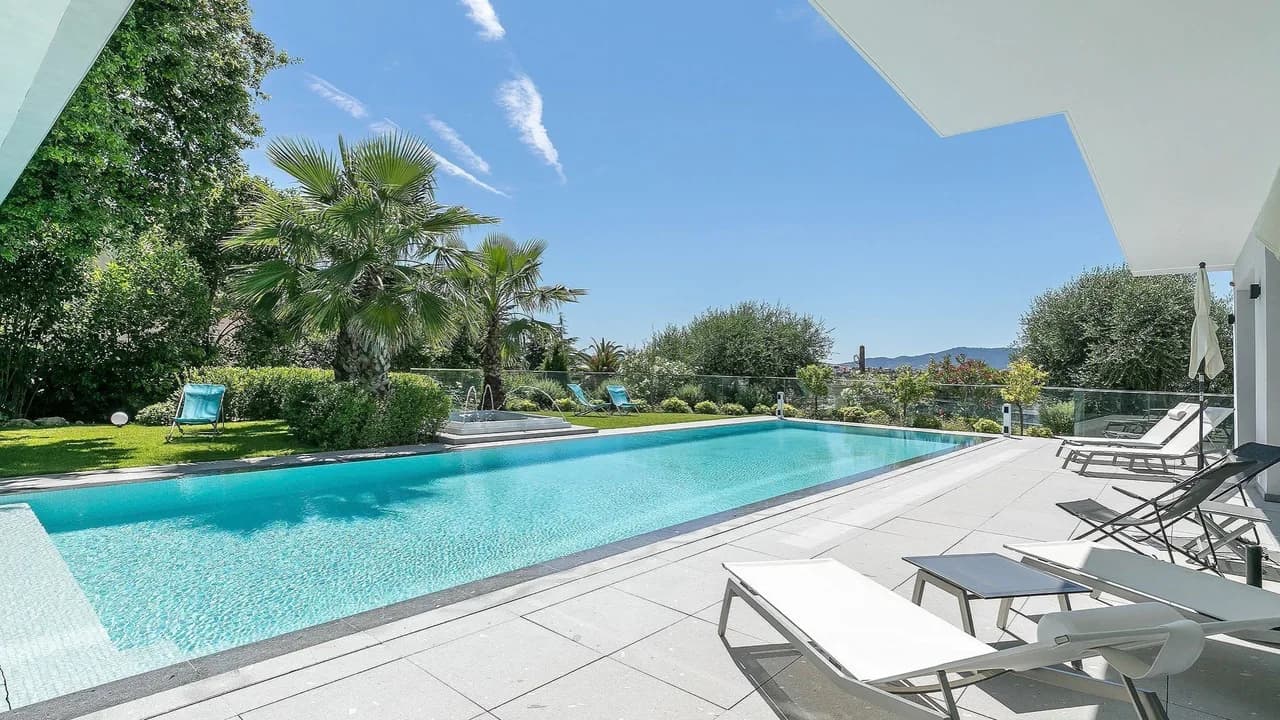 Prestige Property With High-end Design photo 4