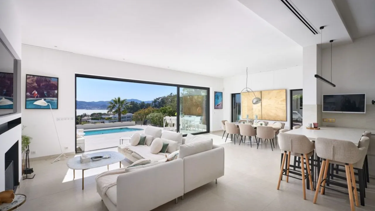 Elegant Neo-provençal Retreat in Cannes photo 2