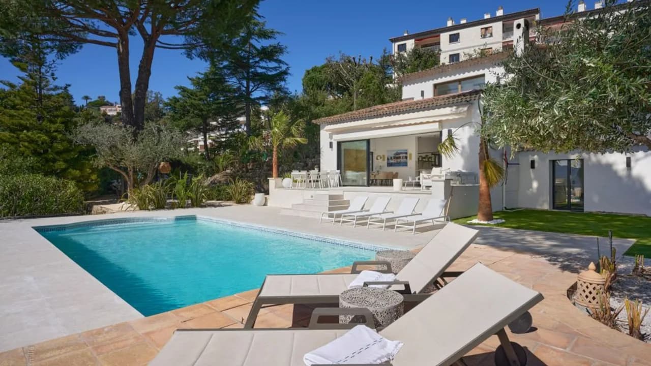 Elegant Neo-provençal Retreat in Cannes photo 4