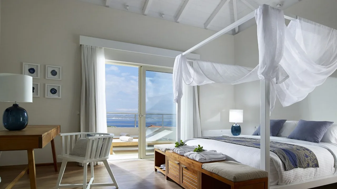 Indulgent Comfort With Sweeping Views photo 3