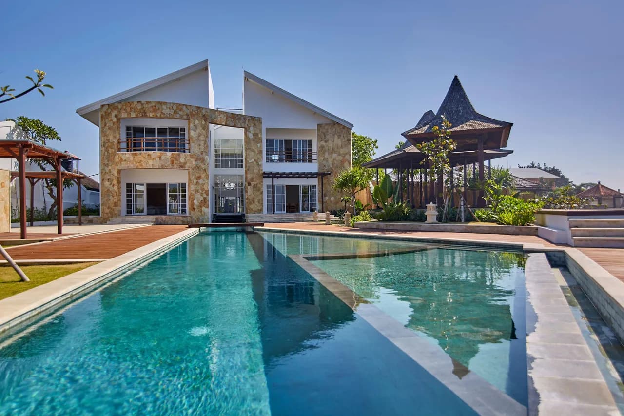 Spacious 4BR Villa With Stunning Ocean Views