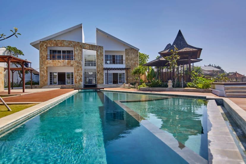 Spacious 4BR Villa With Stunning Ocean Views