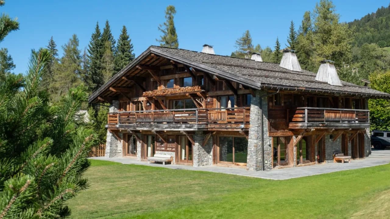 Serene Megève Retreat With Private Jacuzzi