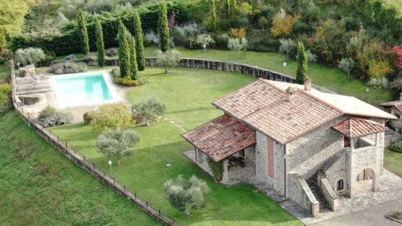 Umbrian Charm With Poolside Relaxation
