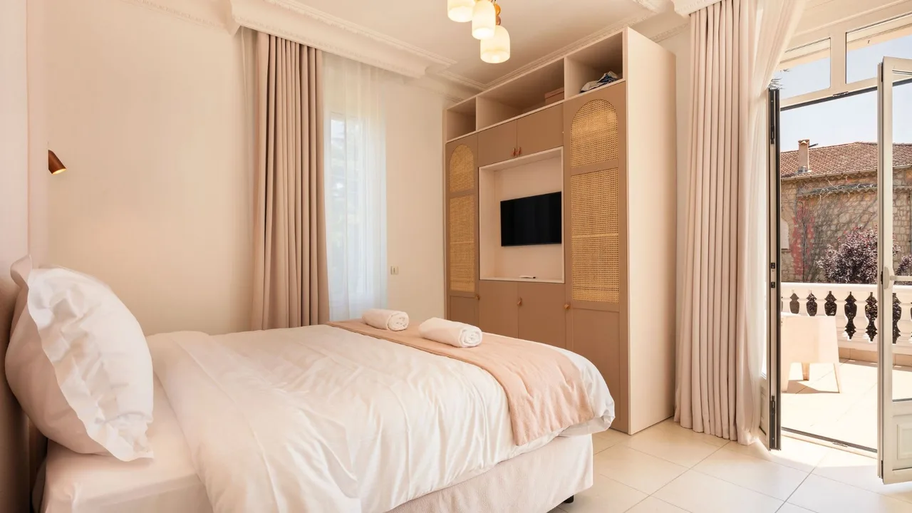 Prestigious Cannes Villa Near Beach photo 3
