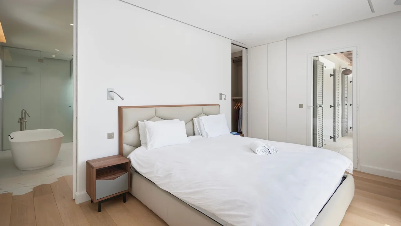Sophisticated Villa With Spacious Layout photo 3