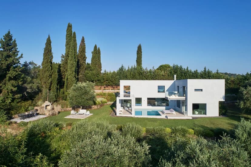 Spacious Designer Villa With Sea Views