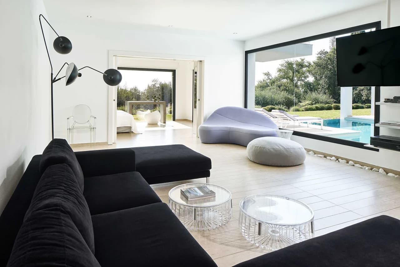Spacious Designer Villa With Sea Views photo 2