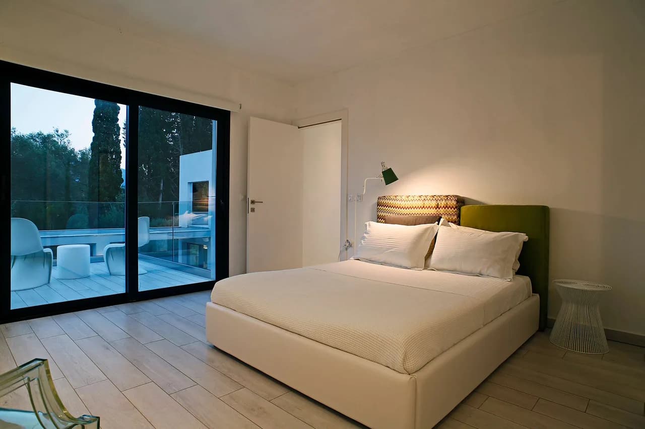 Spacious Designer Villa With Sea Views photo 3