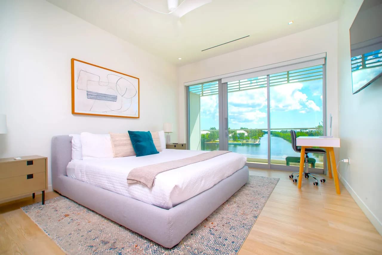 Waterfront Three Bedroom Penthouse in Cayman photo 2