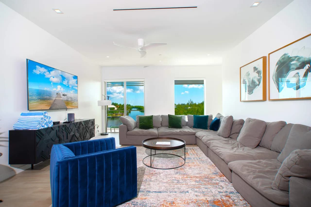 Waterfront Three Bedroom Penthouse in Cayman photo 3