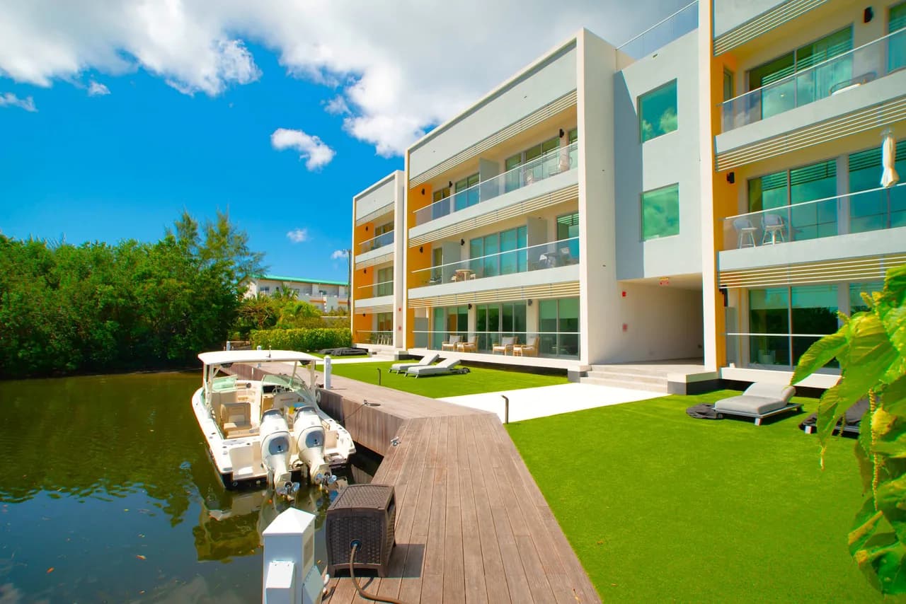 Waterfront Three Bedroom Penthouse in Cayman photo 4