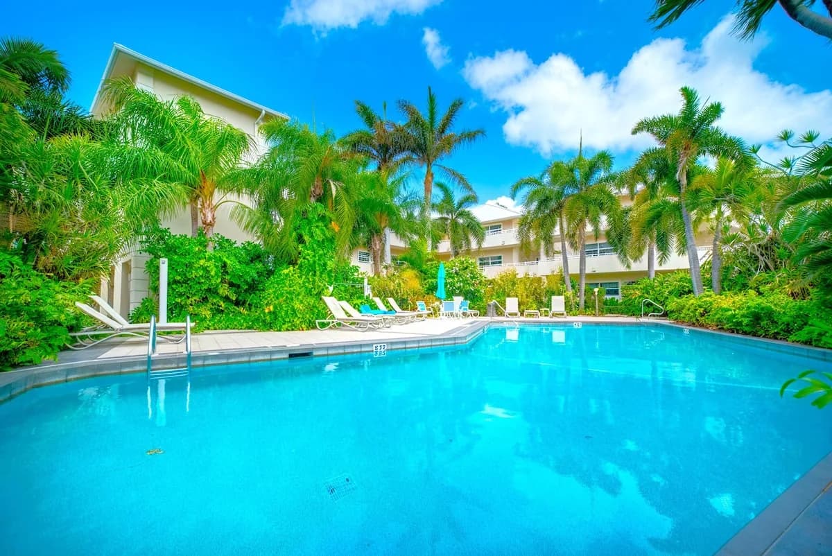 Oceanview Beachfront Three Bedroom Condo in Cayman photo 4