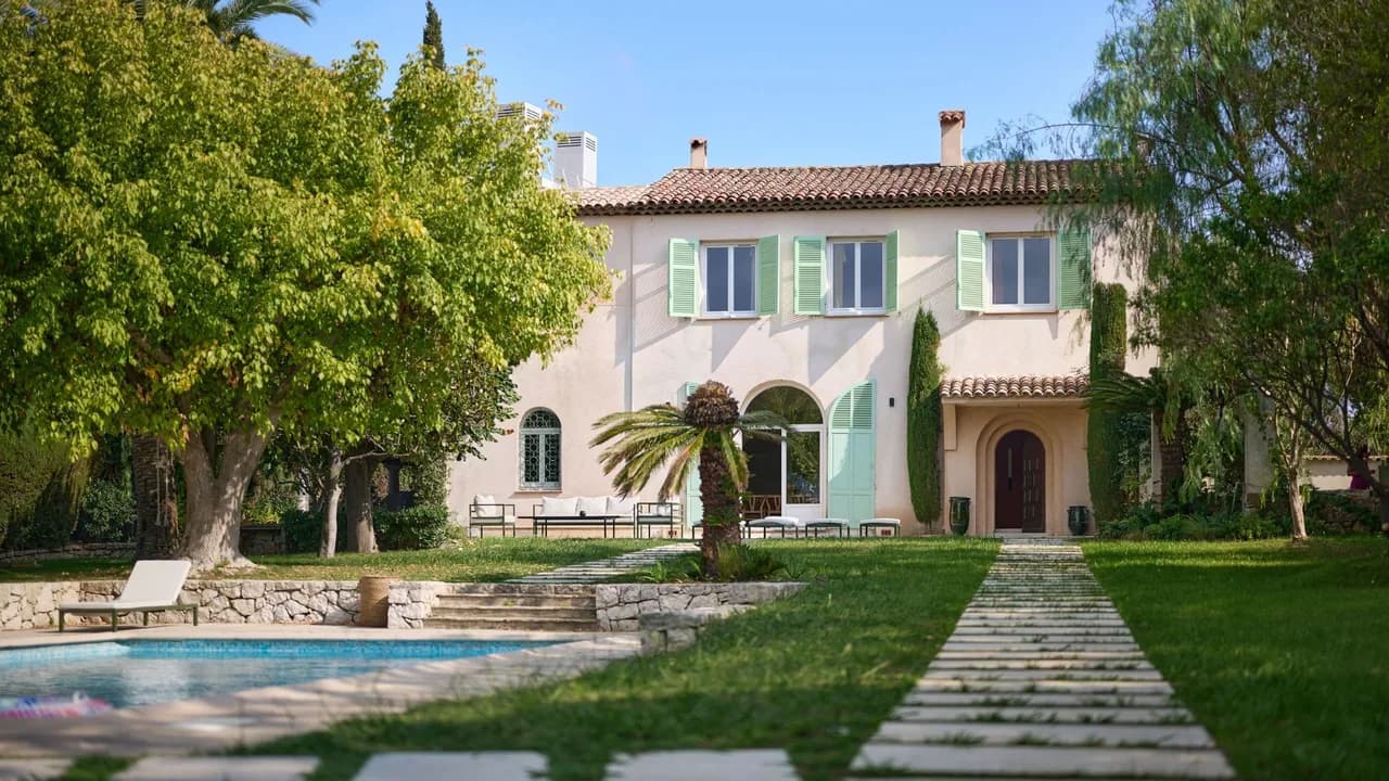 Poolside Relaxation in Sunny Provence photo 5