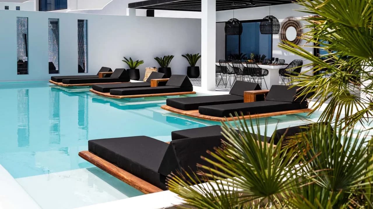 Gorgeous Villa With Private Outdoor Jacuzzi photo 5