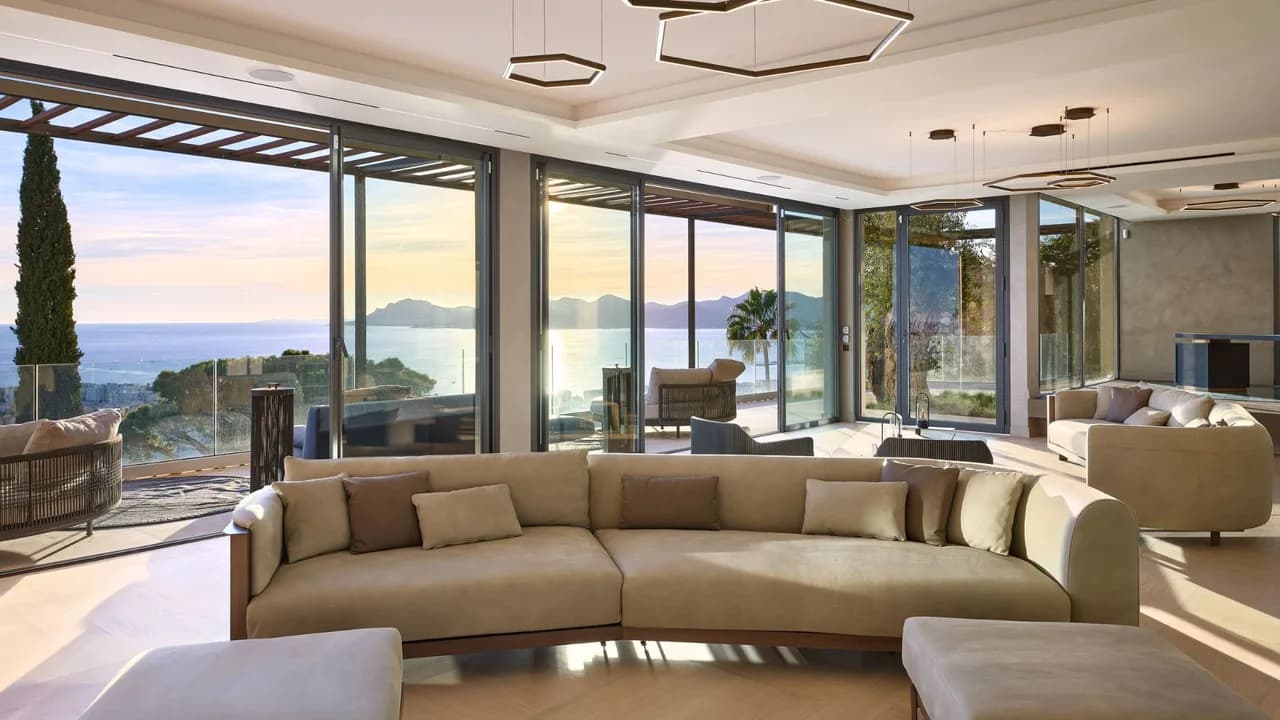 Contemporary Oasis in Cannes Heights photo 2