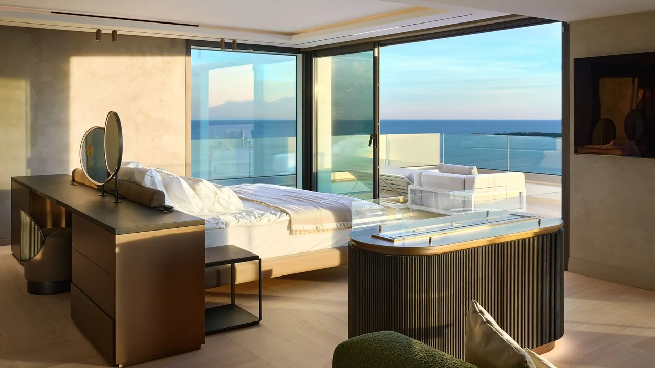 Contemporary Oasis in Cannes Heights photo 3