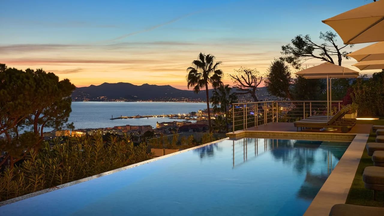 Contemporary Oasis in Cannes Heights photo 4