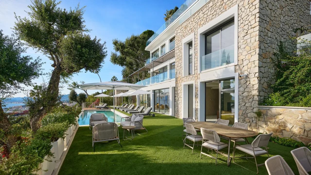 Contemporary Oasis in Cannes Heights photo 5