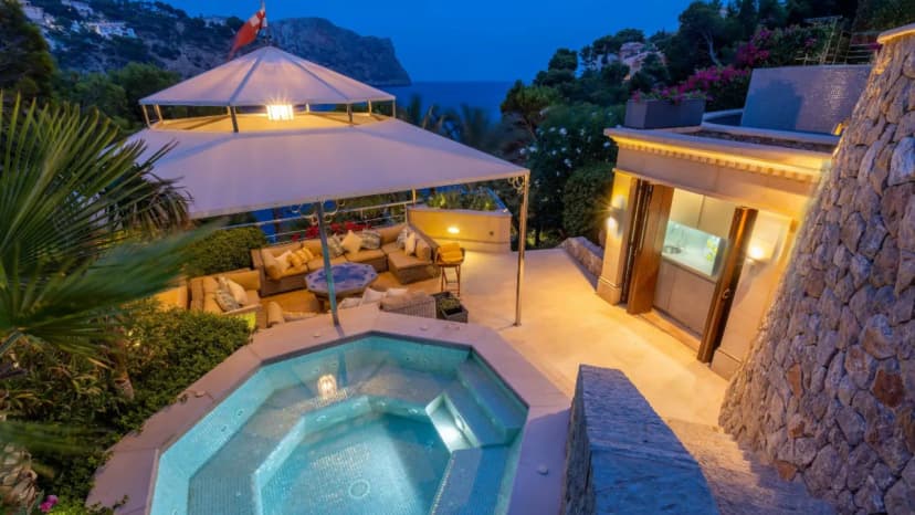 Exclusive Villa With Private Access to Sea