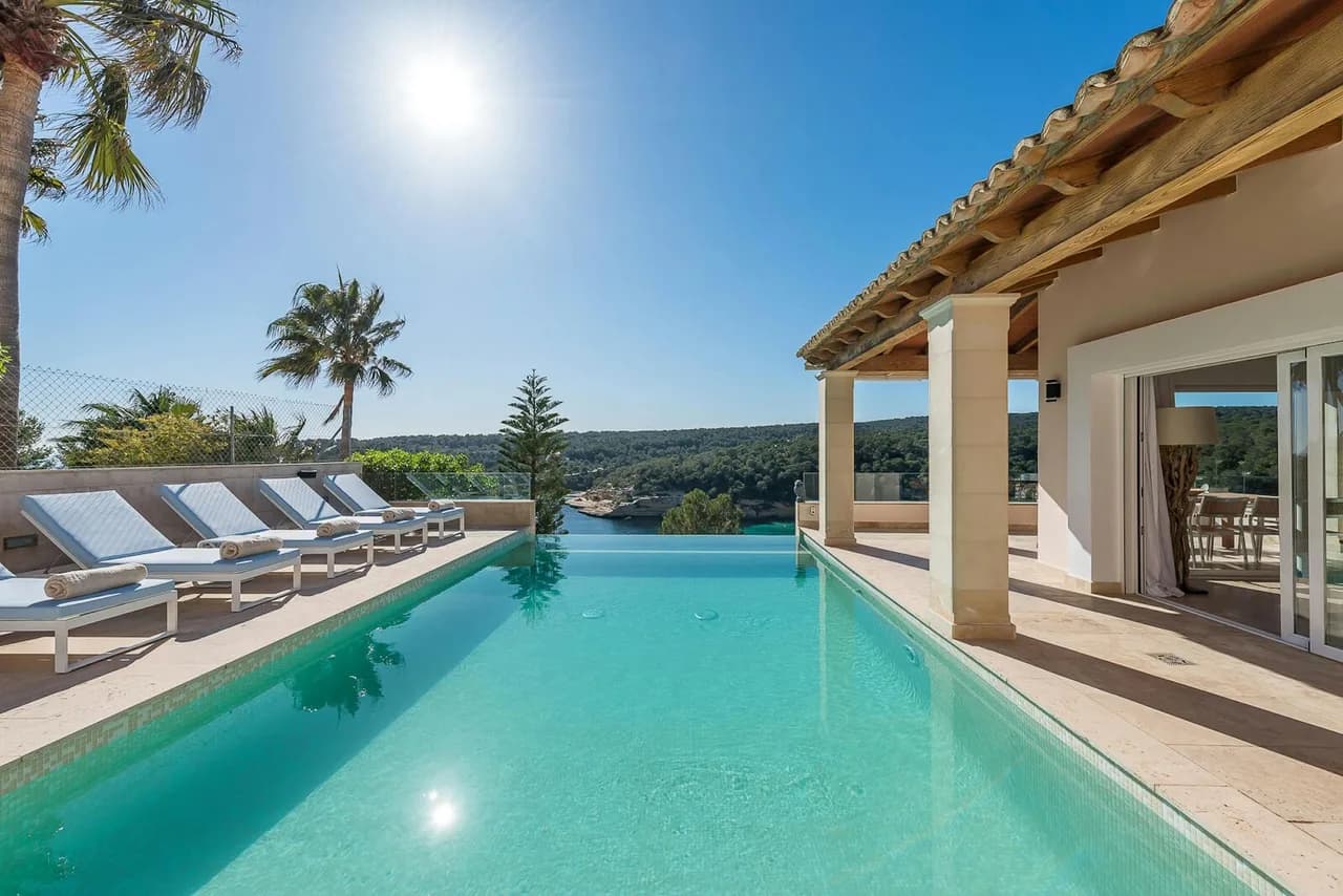 Luxurious Villa With Heated Infinity Pool photo 5
