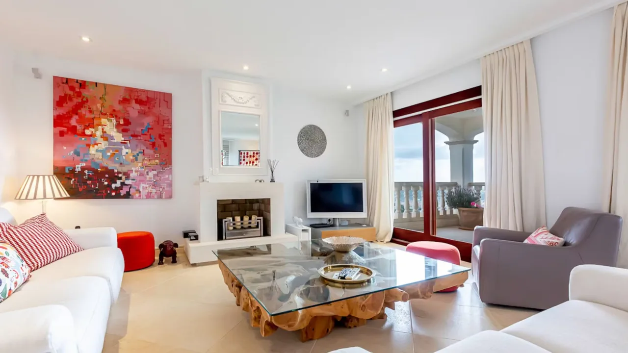 Luxurious Villa With Private Pool & Sauna photo 2