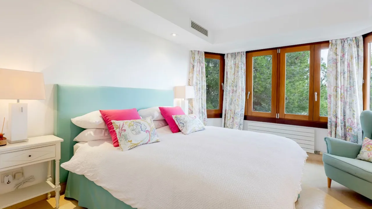 Luxurious Villa With Private Pool & Sauna photo 3