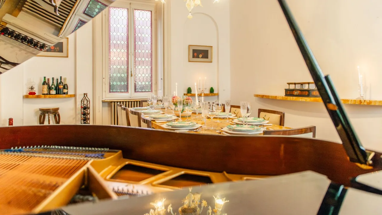 Exclusive Residence With Grand Architecture photo 4