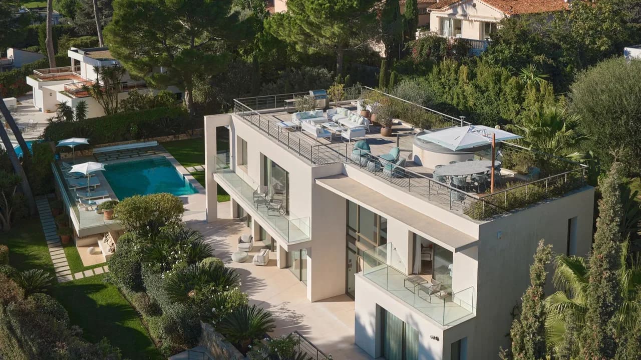 Elegant Stay Near Garoupe Beach
