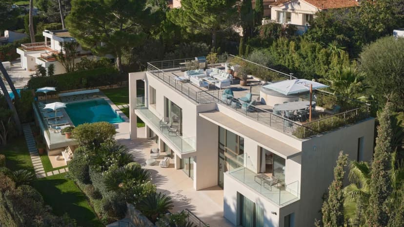 Elegant Stay Near Garoupe Beach
