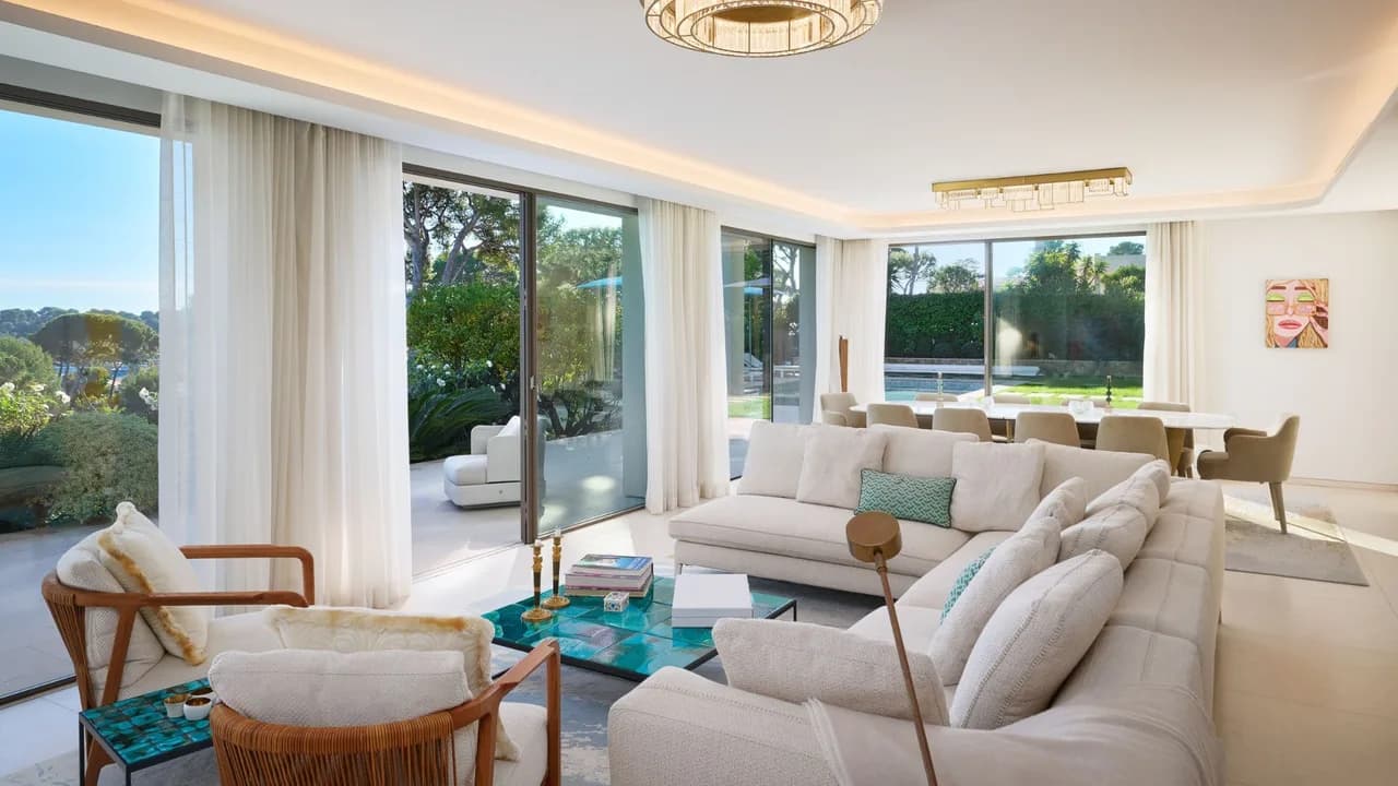 Elegant Stay Near Garoupe Beach photo 2