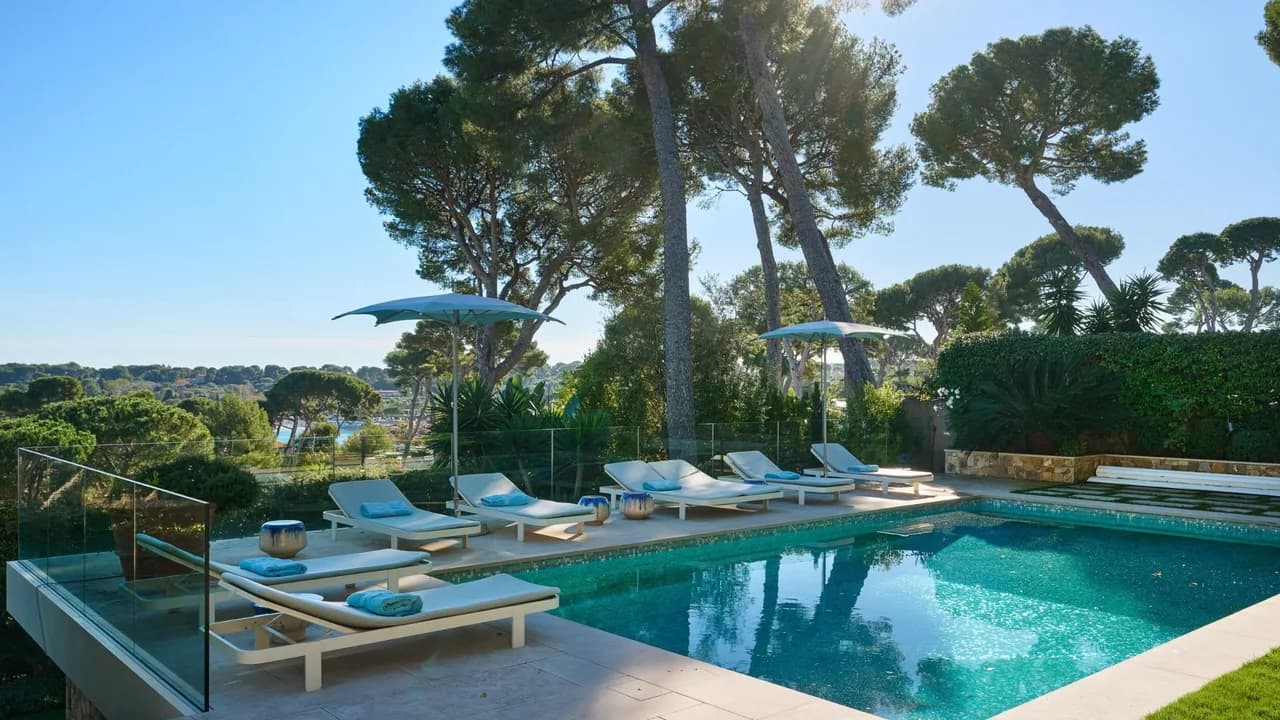 Elegant Stay Near Garoupe Beach photo 4