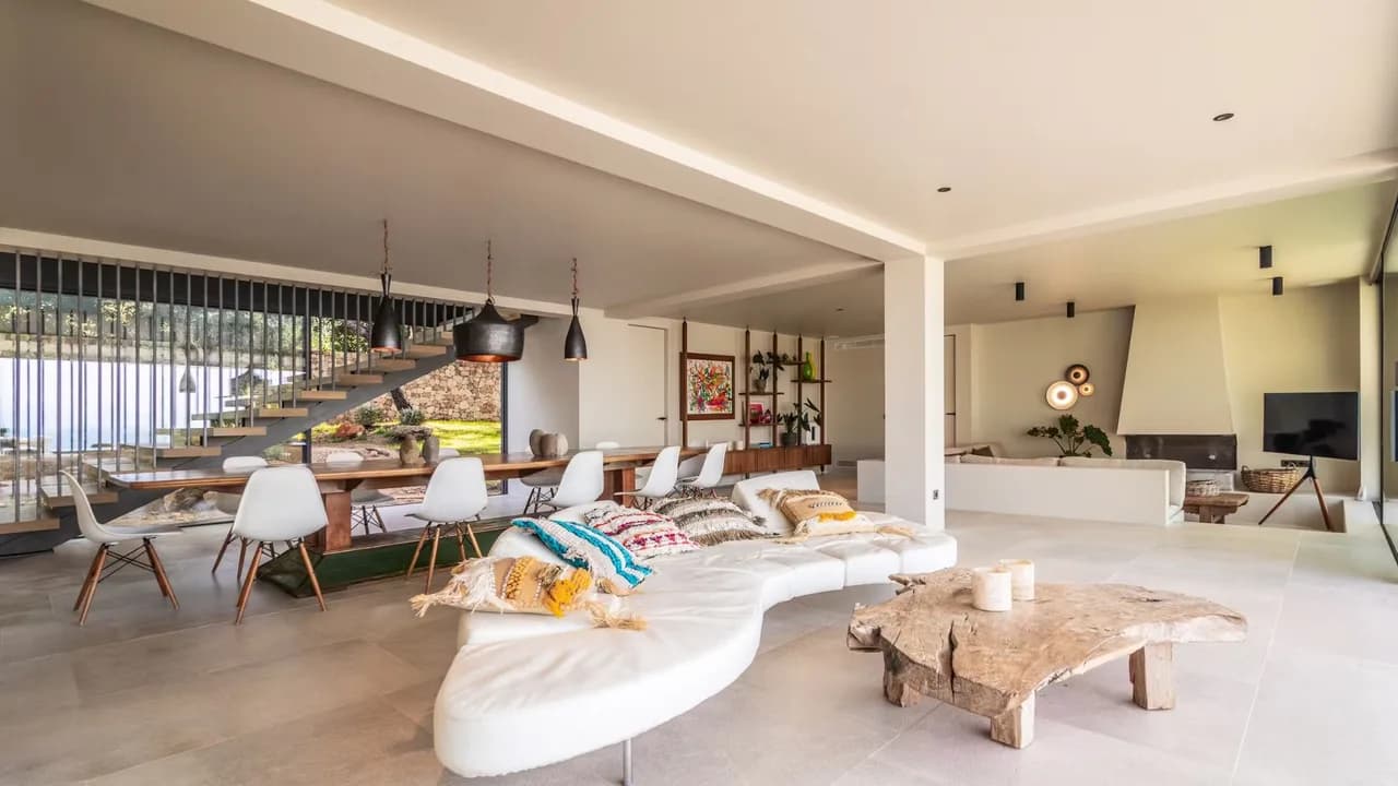 Luxurious Seafront Villa With Infinity Pool photo 2