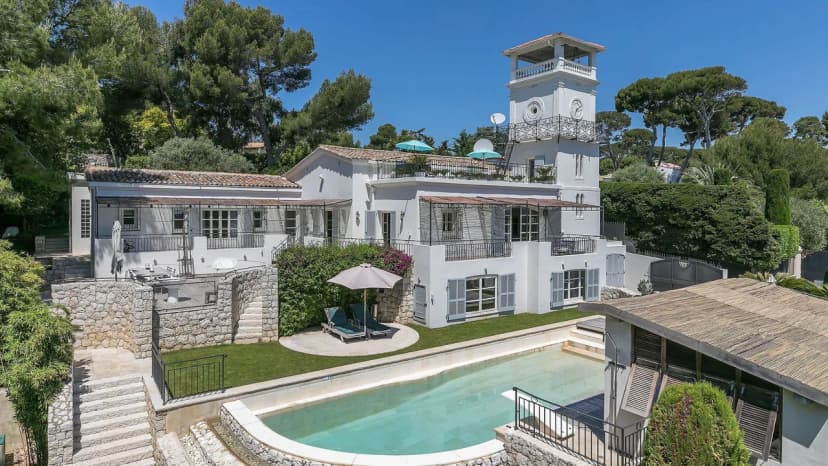 Iconic Clock Tower Villa Stay