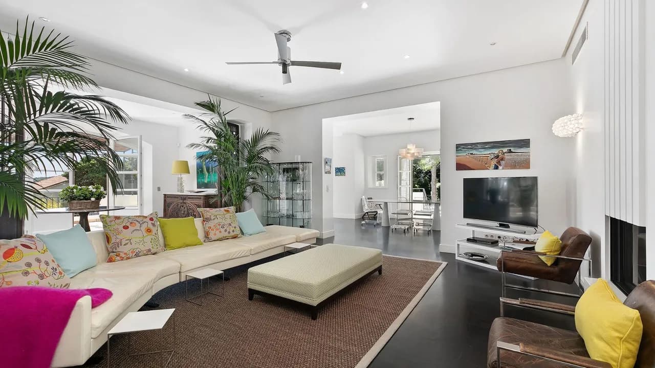 Iconic Clock Tower Villa Stay photo 2