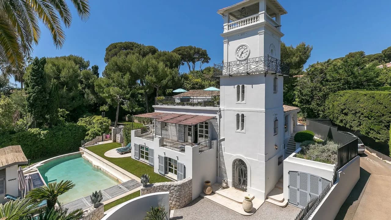 Iconic Clock Tower Villa Stay photo 4