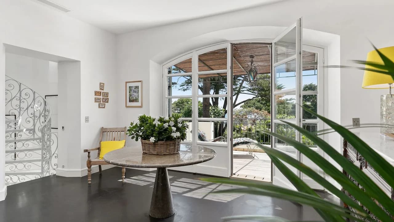 Iconic Clock Tower Villa Stay photo 5