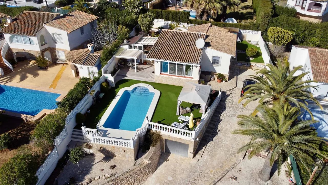 Air-Conditioned Villa with Pool in Moraira, Costa Blanca photo 4