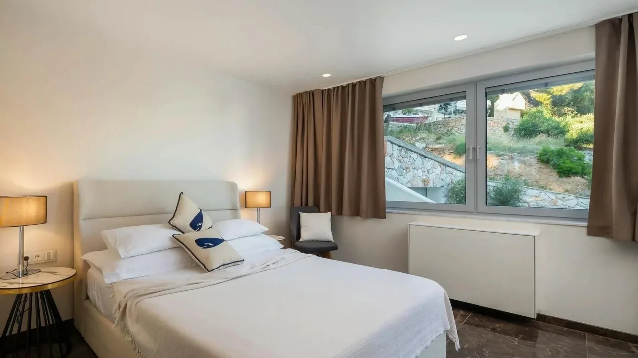 Elegant Hideaway With Infinity Pool photo 3