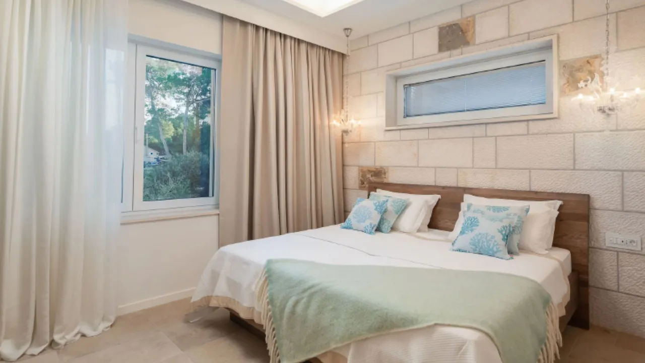 Luxury Redefined With Coastal Charm photo 3
