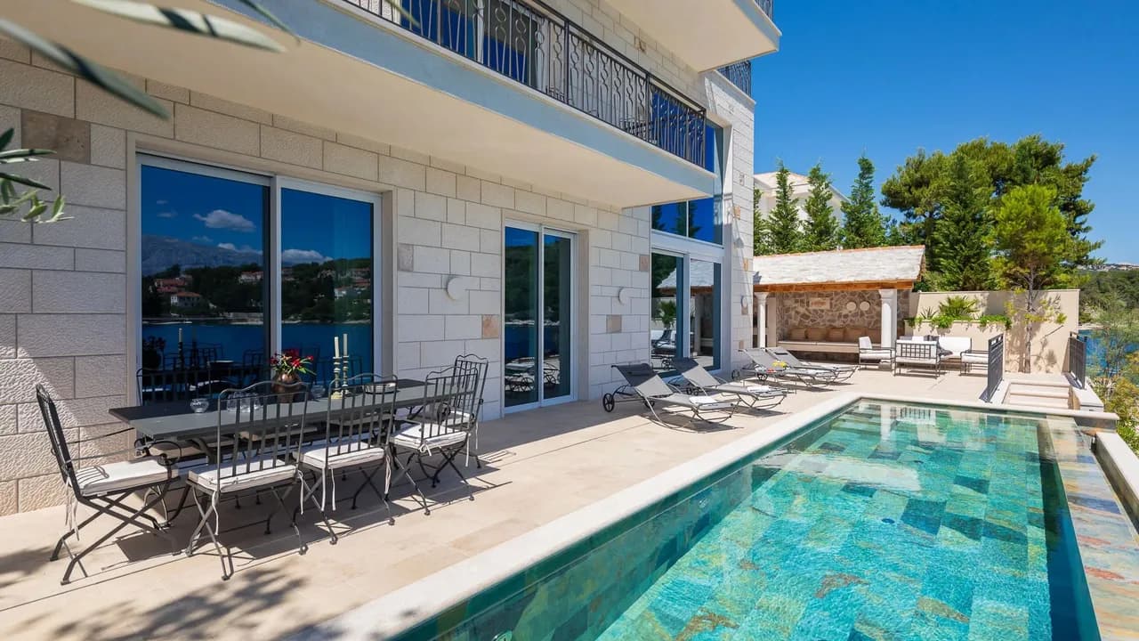 Luxury Redefined With Coastal Charm photo 4