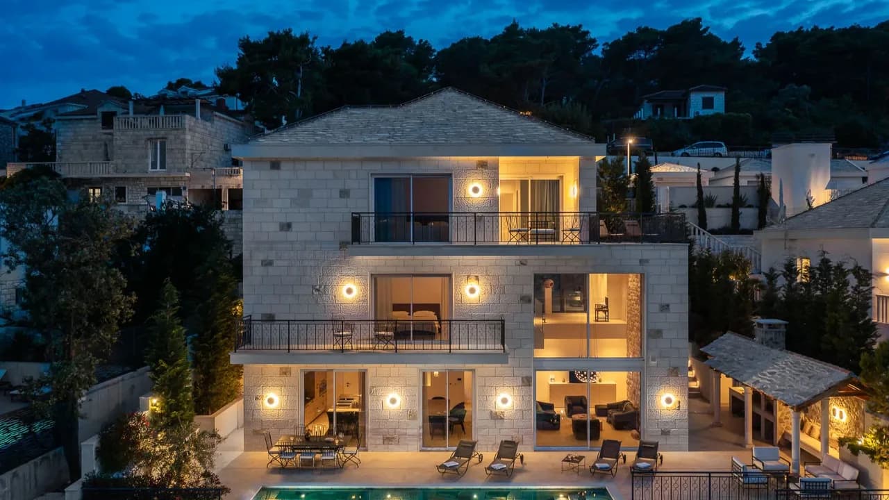 Luxury Redefined With Coastal Charm photo 5